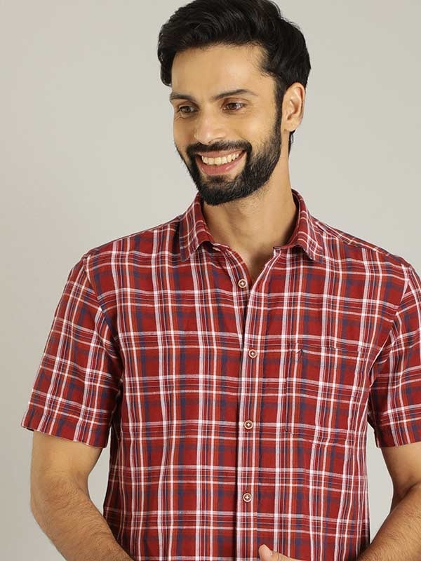 Indian Terrain Men Checkered Maroon Shirt